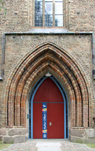 Abb. 4: Nikolaikirche Anklam, Neues Westportal (Außenseite, ab 2011)