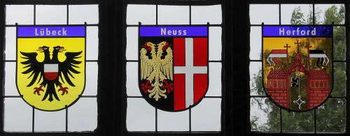Wappen von Lübeck, Neuss & Herford (v.l.n.r.)