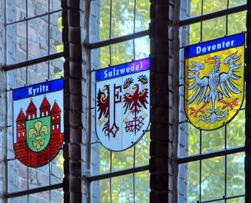 Wappen von Korbach, Kalkar & Göttingen (v.l.n.r.)