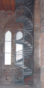 Abb. 2: Stahltreppe in der Glockenebene der Nikolaikirche Anklam