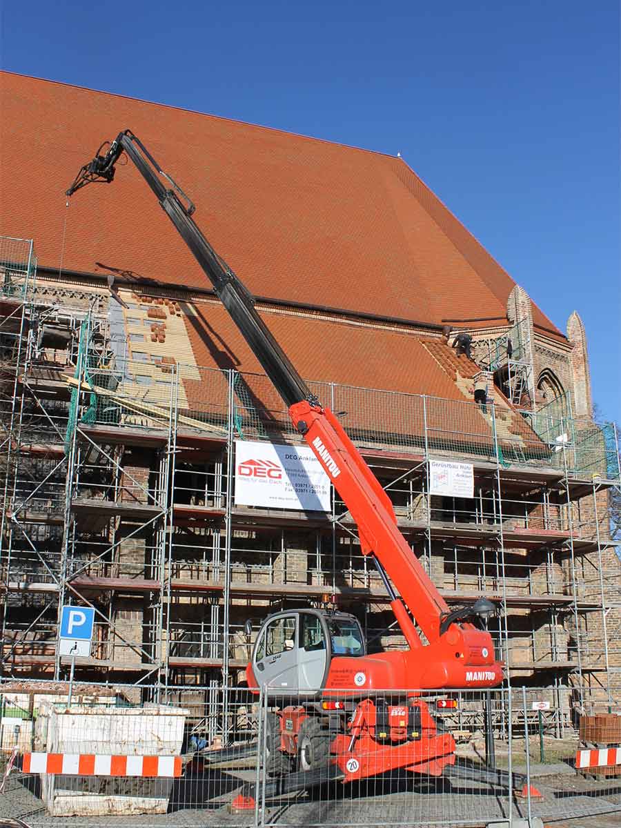 Nikolaikirche Anklam, Errichtung des Dachs über dem Südanbau (2013-2014)