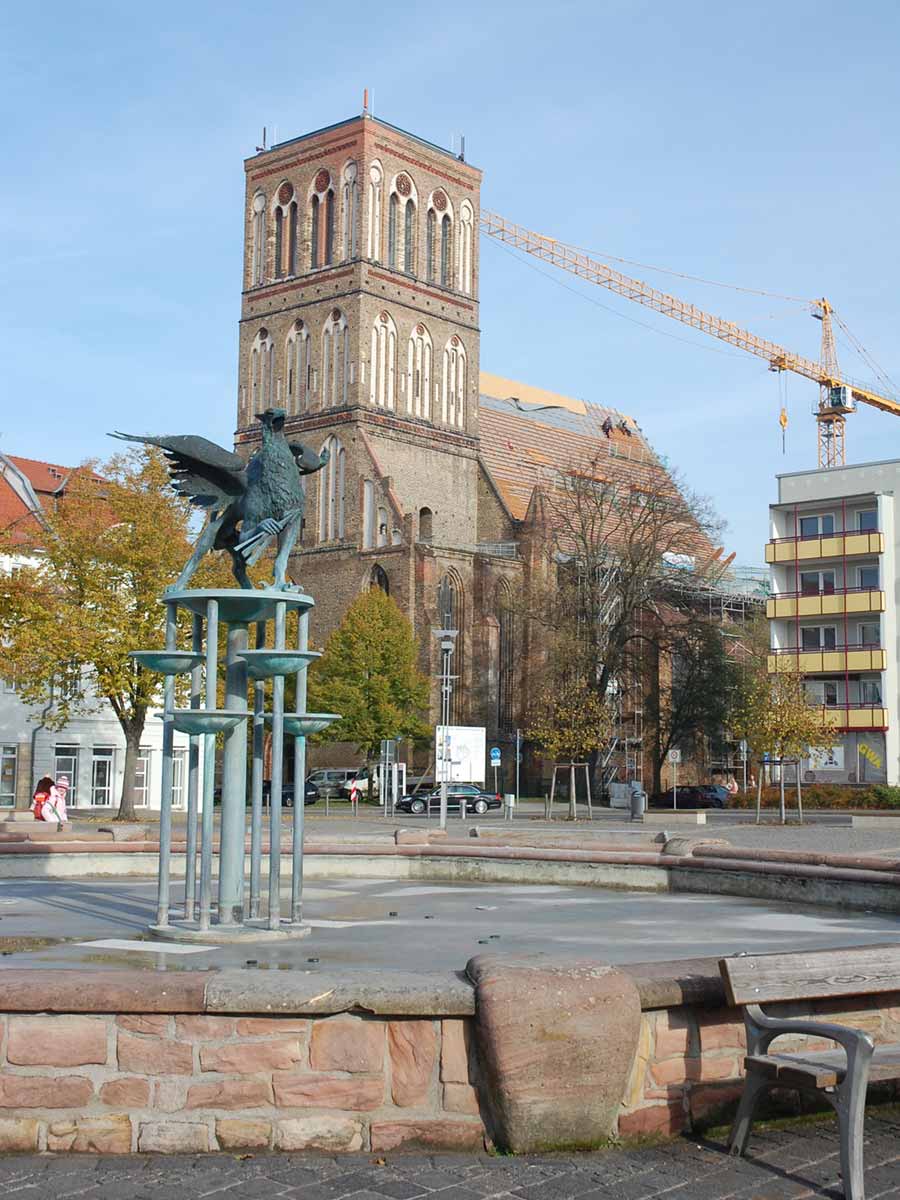 Nikolaikirche Anklam, Errichtung des Hauptdachs (2010-2011)